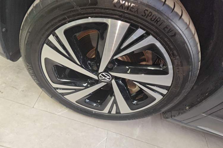 Used Volkswagen ID.6 CROZZ 2022 Long-Range Lite PRO Edition Left Front Wheel Hub