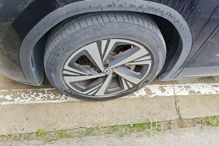 Used Volkswagen ID.6 CROZZ 2022 Long-Range PRO Edition Left Front Wheel Hub