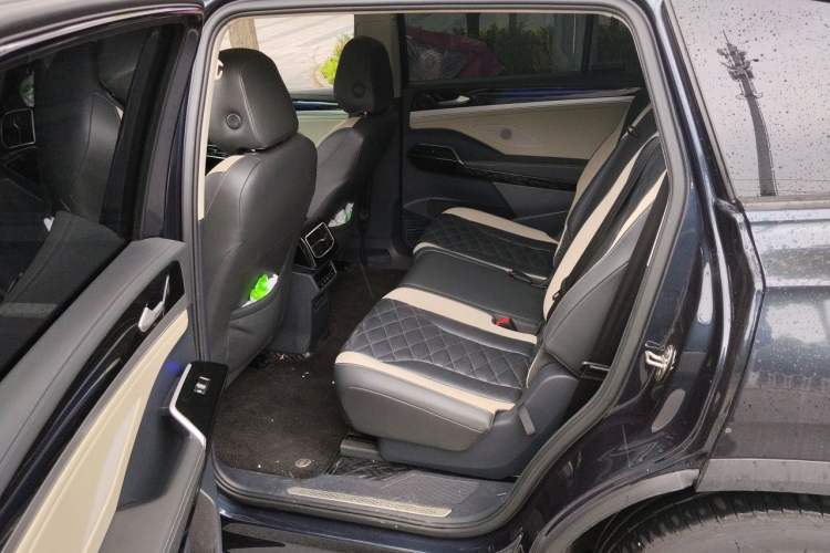 Used Volkswagen ID.6 CROZZ 2022 Long-Range PRO Edition Left Rear Seat