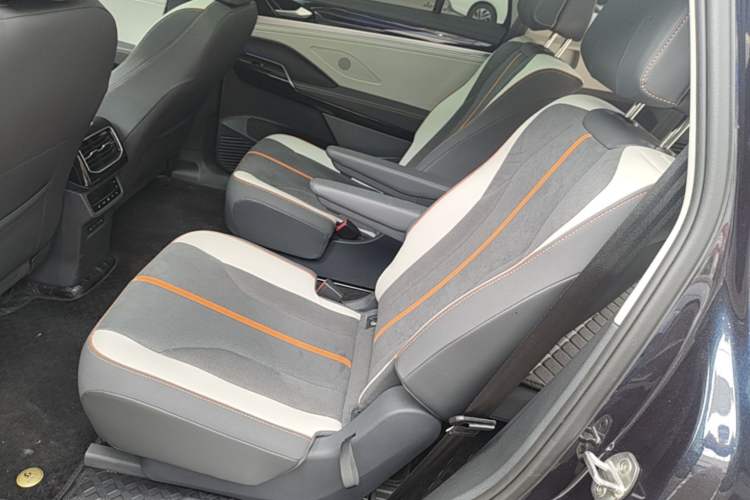 Used Volkswagen ID.6 CROZZ 2022 Long-Range PRO Edition Left Rear Seat