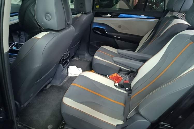 Used Volkswagen ID.6 CROZZ 2022 Long-Range PRO Edition Left Rear Seat