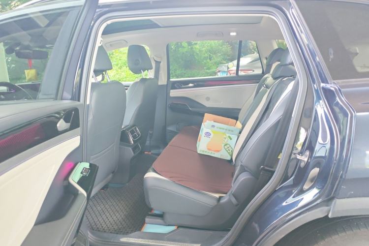 Used Volkswagen ID.6 CROZZ 2022 Long-Range PRO Edition Left Rear Seat