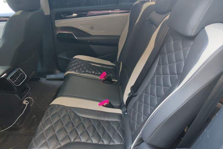 Used Volkswagen ID.6 CROZZ 2022 Long-Range PRO Edition Left Rear Seat