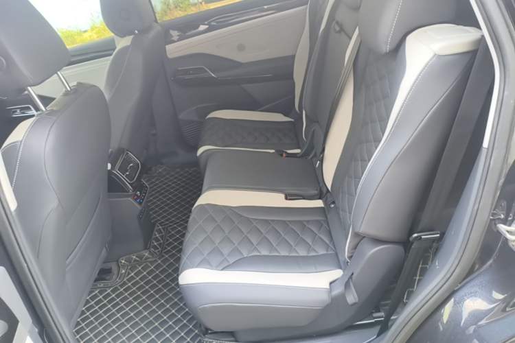 Used Volkswagen ID.6 CROZZ 2022 Long-Range PRO Edition Left Rear Seat