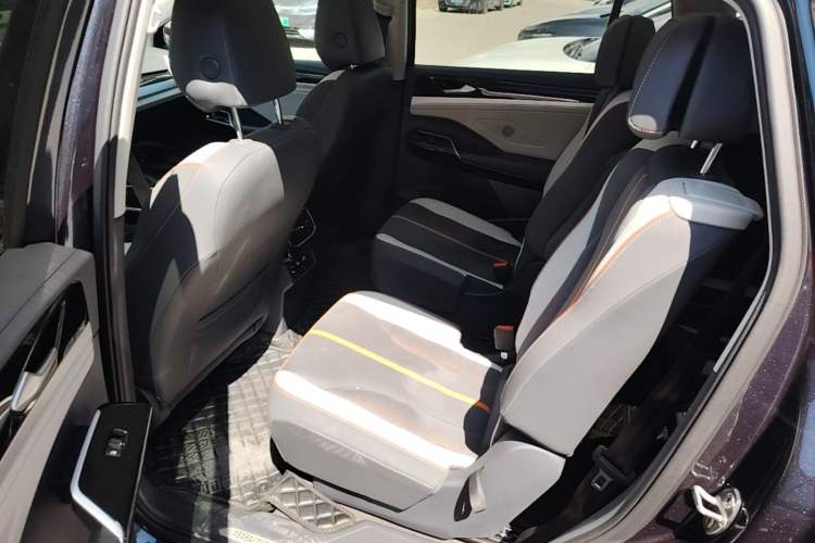 Used Volkswagen ID.6 CROZZ 2022 Long-Range PRO Edition Left Rear Seat
