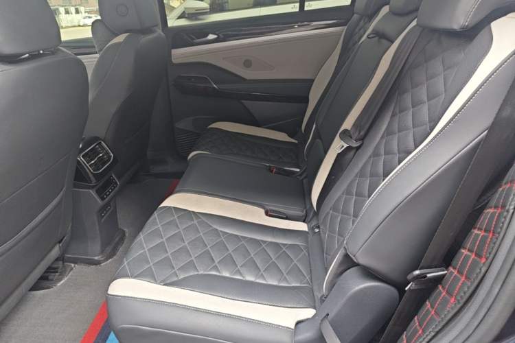 Used Volkswagen ID.6 CROZZ 2022 Long-Range PRO Edition Left Rear Seat