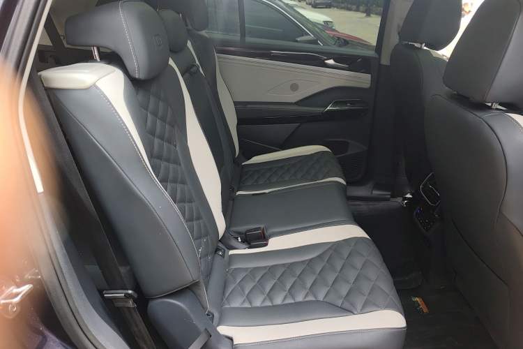 Used Volkswagen ID.6 CROZZ 2022 Long-Range PRO Edition Left Rear Seat