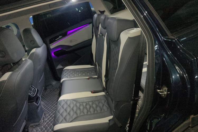 Used Volkswagen ID.6 CROZZ 2022 Long-Range PRO Edition Left Rear Seat