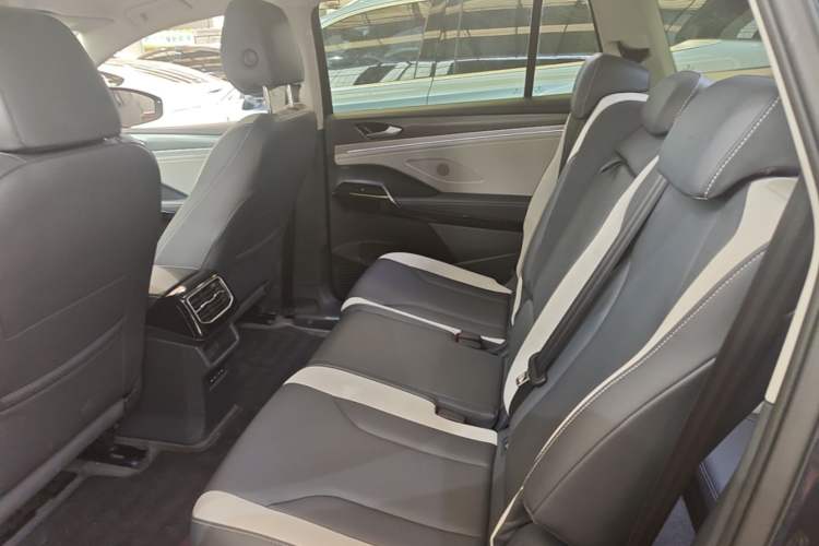 Used Volkswagen ID.6 CROZZ 2022 Standard Range PURE Edition Left Rear Seat