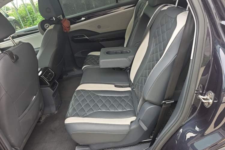 Used Volkswagen ID.6 CROZZ 2022 Long-Range PRO Edition Left Rear Seat
