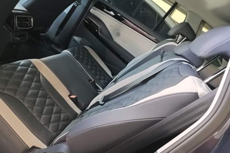 Used Volkswagen ID.6 CROZZ 2022 Long-Range PRO Edition Left Rear Seat