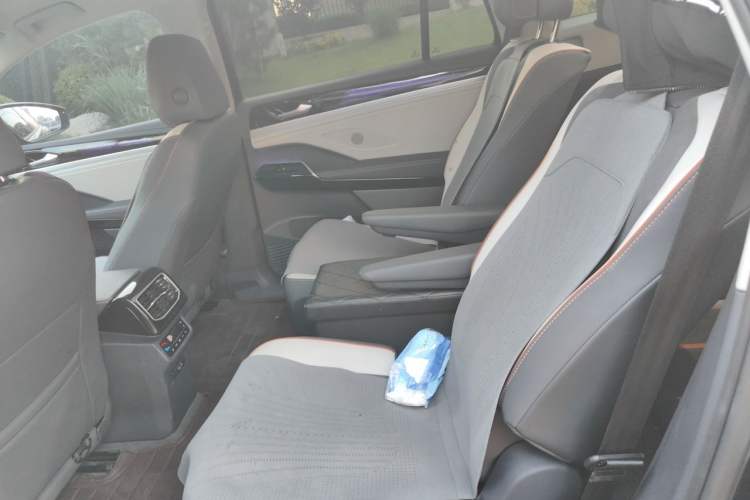 Used Volkswagen ID.6 CROZZ 2022 Long-Range PRO Edition Left Rear Seat