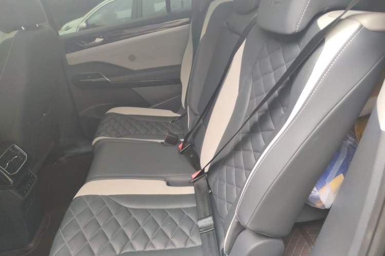 Used Volkswagen ID.6 CROZZ 2022 Long-Range PRO Edition Left Rear Seat