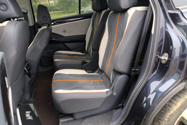 Used Volkswagen ID.6 CROZZ 2022 Long-Range PRO Edition Left Rear Seat