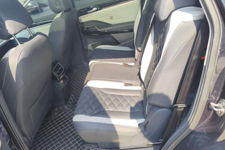 Used Volkswagen ID.6 CROZZ 2022 Long-Range PRO Edition Left Rear Seat