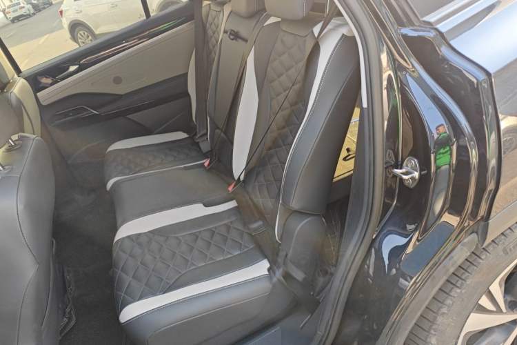 Used Volkswagen ID.6 CROZZ 2022 Long-Range PRO Edition Left Rear Seat