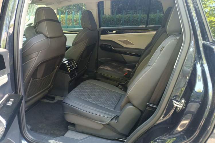 Used Volkswagen ID.6 CROZZ 2022 Long-Range PRO Edition Left Rear Seat