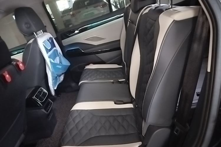 Used Volkswagen ID.6 CROZZ 2022 Long-Range PRO Edition Left Rear Seat