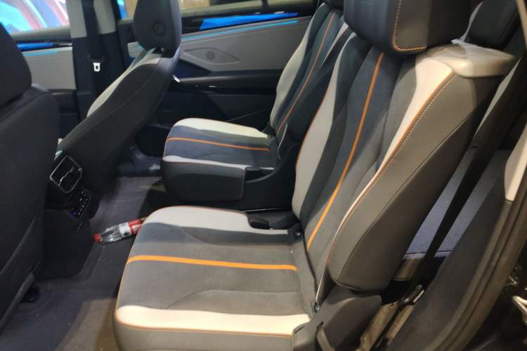 Used Volkswagen ID.6 CROZZ 2022 Long-Range PRO Edition Left Rear Seat