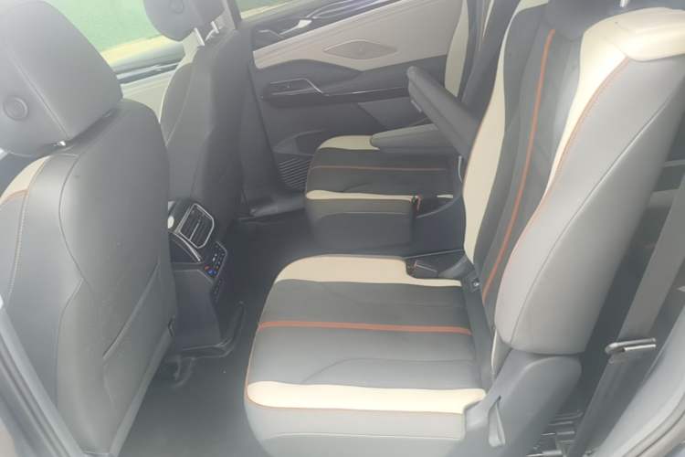 Used Volkswagen ID.6 CROZZ 2022 Long-Range PRO Edition Left Rear Seat