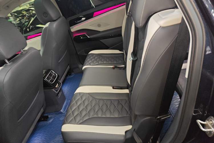 Used Volkswagen ID.6 CROZZ 2022 Long-Range Lite PRO Edition Left Rear Seat