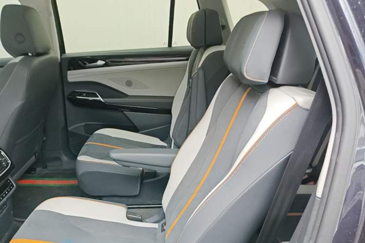 Used Volkswagen ID.6 CROZZ 2022 Long-Range PRO Edition Left Rear Seat