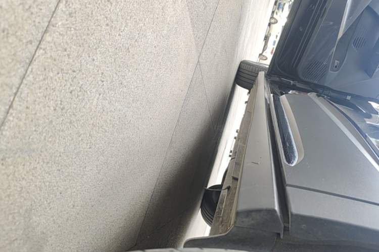 Used Volkswagen ID.6 CROZZ 2022 Long-Range PRO Edition Left Side Sill