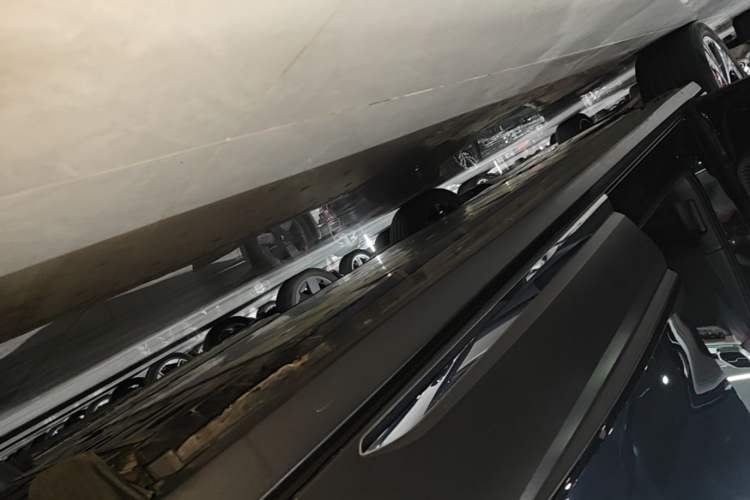Used Volkswagen ID.6 CROZZ 2022 Long-Range PRO Edition Left Side Sill