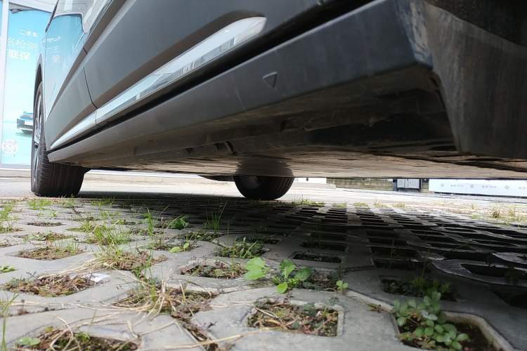 Used Volkswagen ID.6 CROZZ 2022 Long-Range PRO Edition Left Side Sill