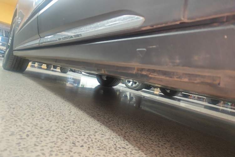 Used Volkswagen ID.6 CROZZ 2022 Long-Range PURE+ Edition Left Side Sill