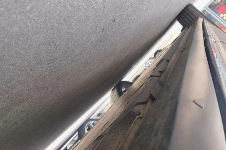 Used Volkswagen ID.6 CROZZ 2022 Long-Range PRO Edition Left Side Sill