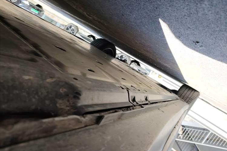 Used Volkswagen ID.6 CROZZ 2022 Long-Range PRO Edition Left Side Sill