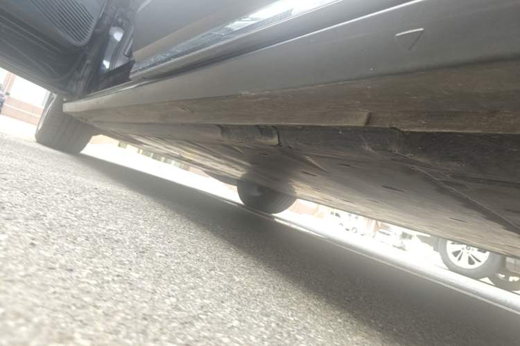Used Volkswagen ID.6 CROZZ 2022 Long-Range PRO Edition Left Side Sill