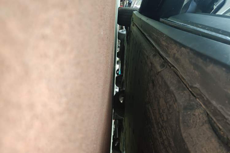 Used Volkswagen ID.6 CROZZ 2022 Standard Range PURE Edition Left Side Sill