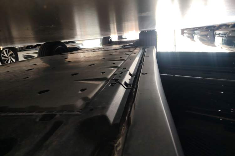 Used Volkswagen ID.6 CROZZ 2022 Long-Range PRO Edition Left Side Sill