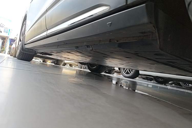 Used Volkswagen ID.6 CROZZ 2022 Long-Range PRO Edition Left Side Sill