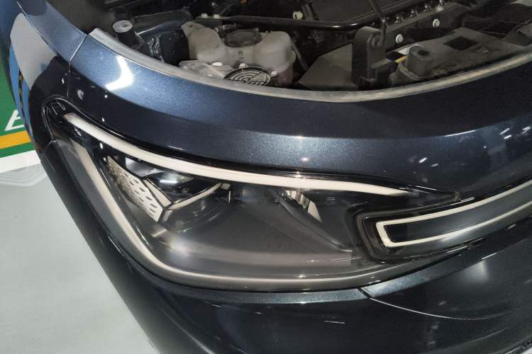Used Volkswagen ID.6 CROZZ 2022 Long-Range PRO Edition Right Front Headlight