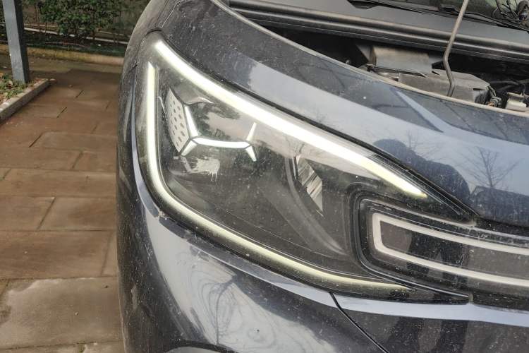 Used Volkswagen ID.6 CROZZ 2022 Long-Range PRO Edition Right Front Headlight