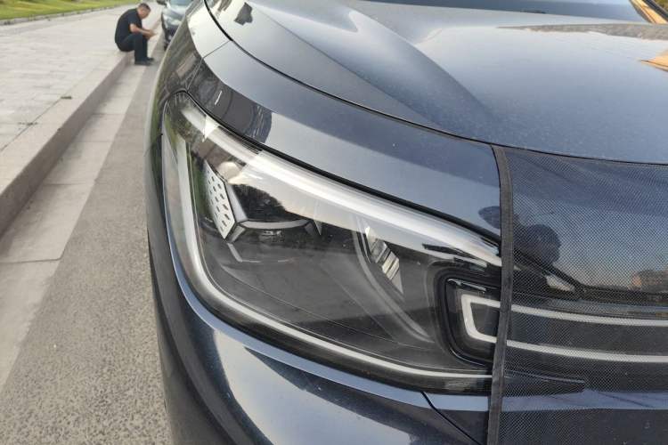 Used Volkswagen ID.6 CROZZ 2022 Long-Range PRO Edition Right Front Headlight