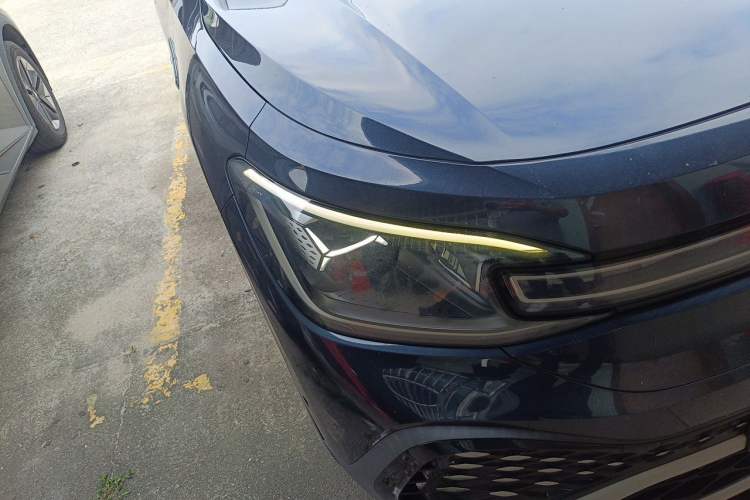 Used Volkswagen ID.6 CROZZ 2022 Long-Range PRO Edition Right Front Headlight