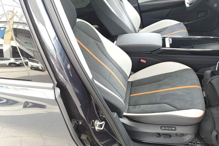 Used Volkswagen ID.6 CROZZ 2022 Long-Range PRO Edition Right Front Seat