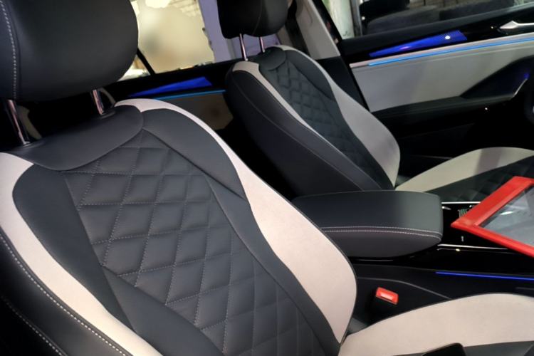 Used Volkswagen ID.6 CROZZ 2022 Long-Range Lite PRO Edition Right Front Seat