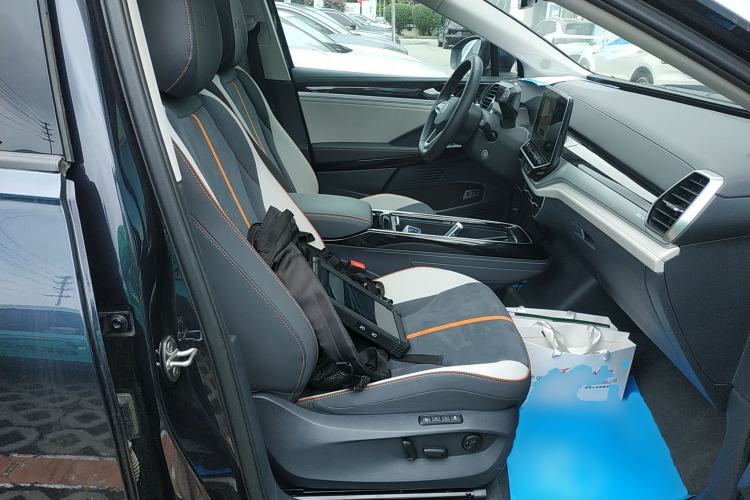 Used Volkswagen ID.6 CROZZ 2022 Long-Range PRO Edition Right Front Seat