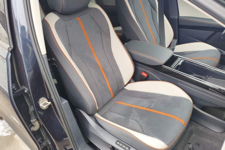 Used Volkswagen ID.6 CROZZ 2022 Long-Range PRO Edition Right Front Seat
