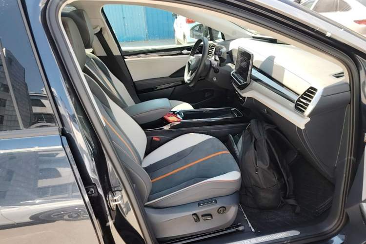 Used Volkswagen ID.6 CROZZ 2022 Long-Range PRO Edition Right Front Seat