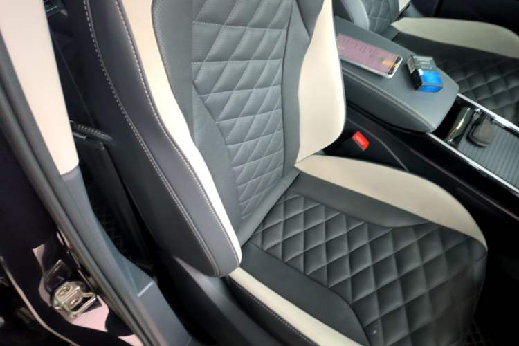 Used Volkswagen ID.6 CROZZ 2022 Long-Range PRO Edition Right Front Seat