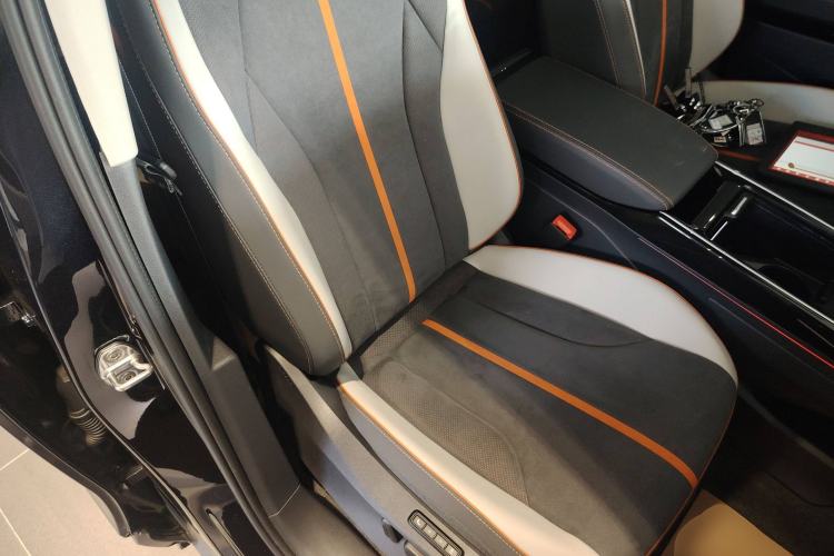Used Volkswagen ID.6 CROZZ 2022 Long-Range PRO Edition Right Front Seat