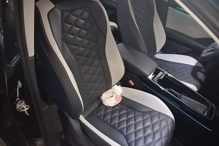Used Volkswagen ID.6 CROZZ 2022 Long-Range PRO Edition Right Front Seat