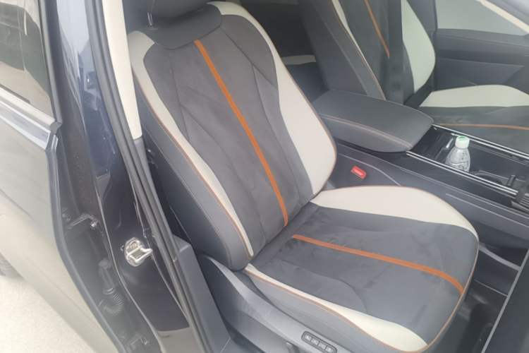 Used Volkswagen ID.6 CROZZ 2022 Long-Range PRO Edition Right Front Seat