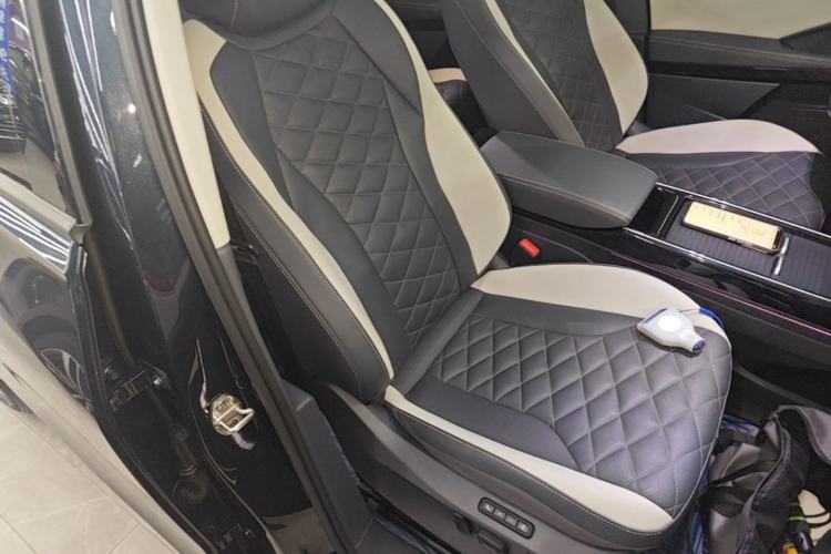 Used Volkswagen ID.6 CROZZ 2022 Long-Range Lite PRO Edition Right Front Seat